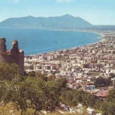 Art Deco City Center Near The Beach! Daire Terracina Dış mekan fotoğraf