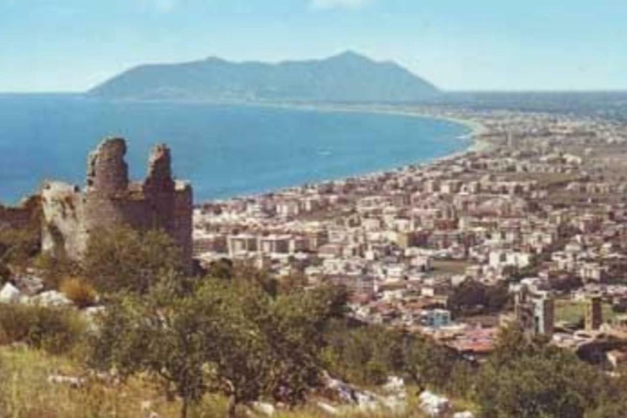 Art Deco City Center Near The Beach! Daire Terracina Dış mekan fotoğraf