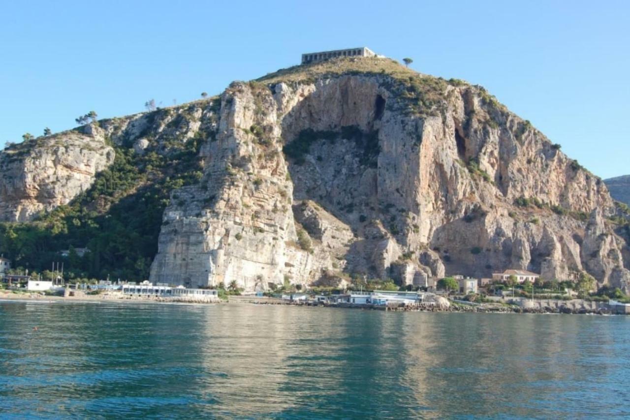 Art Deco City Center Near The Beach! Daire Terracina Dış mekan fotoğraf